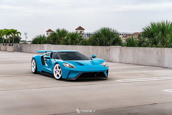 Фото дисков Anrky XR-305 Белый глянец на Ford GT II