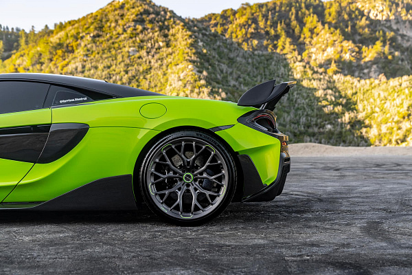 Фото дисков Brixton Forged PF14 R / RS Сатиновый темный лак на McLaren 600