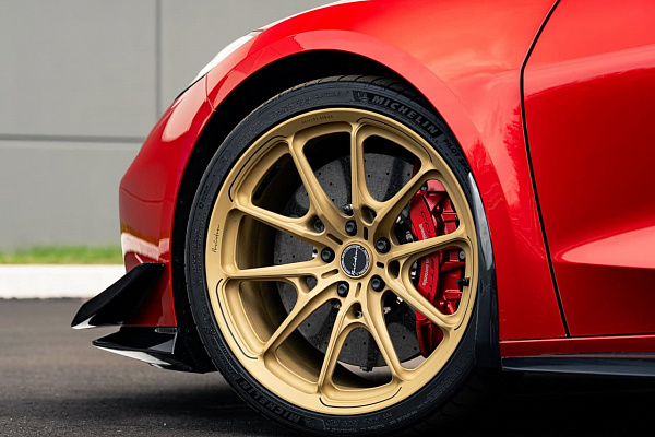 Фото дисков Brixton Forged PF11 R / RS Сатиновое золото на Chevrolet Corvette C8