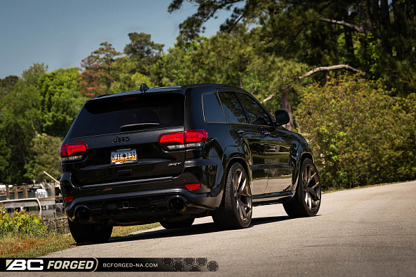 Фото дисков BC Forged RZ21 Глянцевая бронза на Jeep Grand Cherokee IV