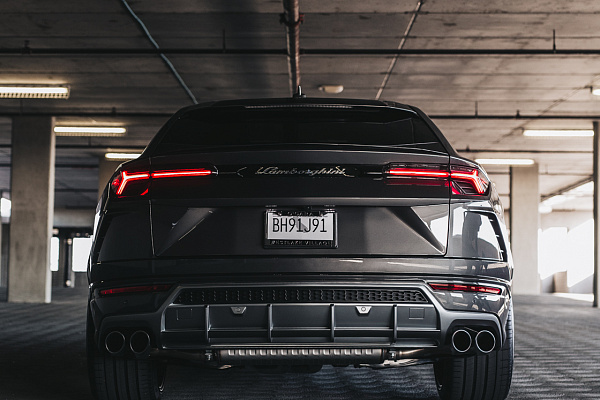 Фото дисков Brixton Forged PF8 Черный глянец на Lamborghini Urus