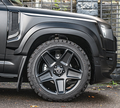 Фото дисков Kahn Mondial Retro RS на Land Rover Defender II