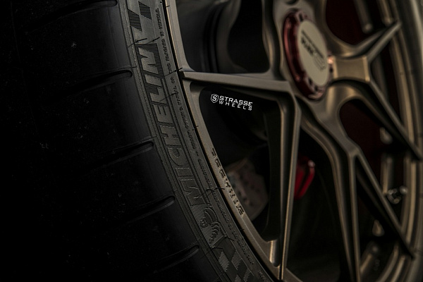 Фото дисков Strasse Wheels SM5R Deep Concave Monoblock Сатиновая темная бронза на Porsche 911 VI