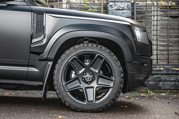 Фото дисков Kahn Mondial Retro RS Черный сатин на Land Rover Defender II