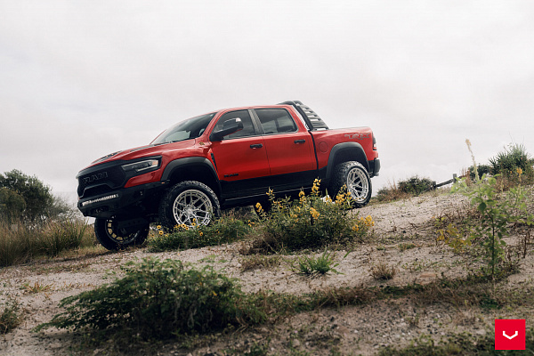 Фото дисков Vossen HFX-1 (6-Lug) Серебро на Ram 1500 V