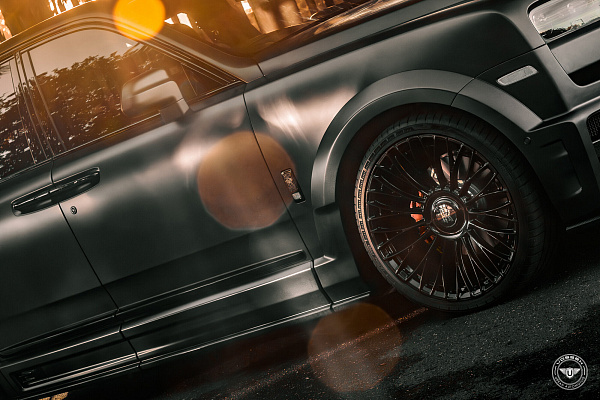 Фото дисков Vossen UV-6 Черный глянец на Rolls-Royce Cullinan