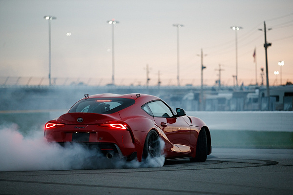 Фото дисков HRE R101 Сатиновый графит на Toyota Supra A90
