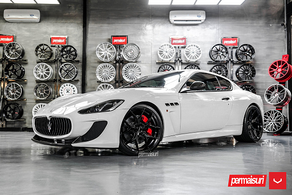 Фото дисков Vossen HF-5 Черный глянец на Maserati GranTurismo I