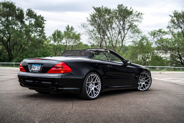 Фото дисков HRE FF01 Серебро на Mercedes-Benz SL (R230)