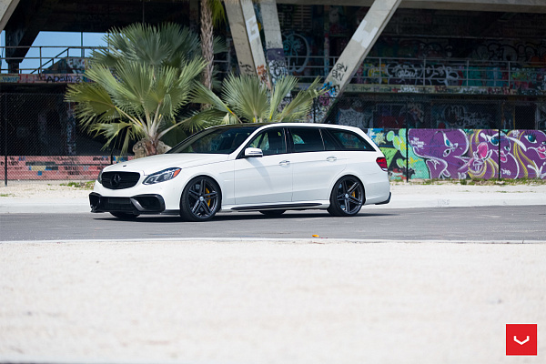 Фото дисков Vossen VFS-5 Глянцевый графит на Mercedes-Benz E-Class (W212, S212, C207)