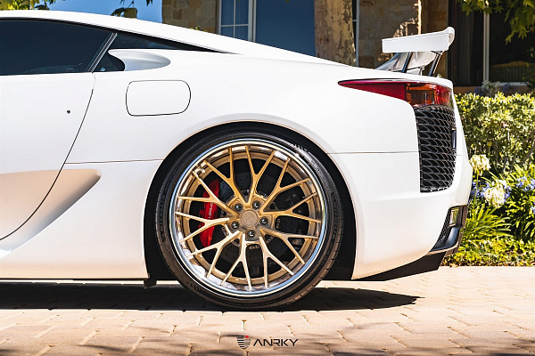 Фото дисков Anrky AN30 Сатиновое золото на Lexus LFA