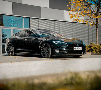 Фото дисков Vossen VFS-2 на Tesla Model S