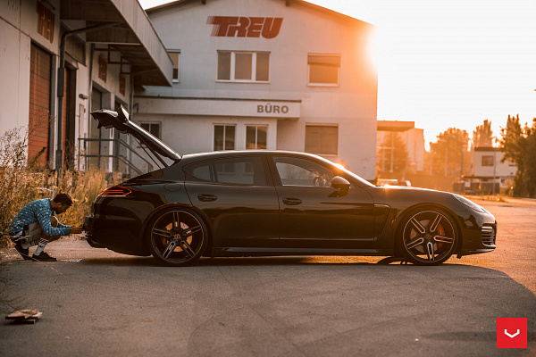 Фото дисков Vossen HF-1 Алмазная проточка на Porsche Panamera I