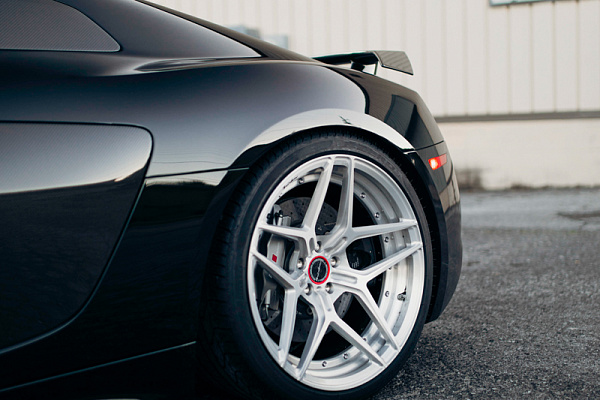 Фото дисков Brixton Forged WR7 Глянцевый лак на Audi R8 (4S)