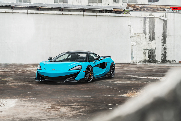 Фото дисков Anrky AN11 Глянцевый графит на McLaren 600