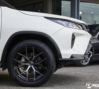Фото дисков Vossen HF6-4 на Toyota Fortuner II