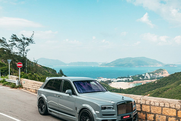 Фото дисков Brixton Forged LX01 Черный глянец на Rolls-Royce Cullinan