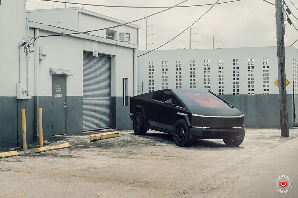 Фото дисков Vossen LC3-11 Черный глянец на Tesla Cybertruck