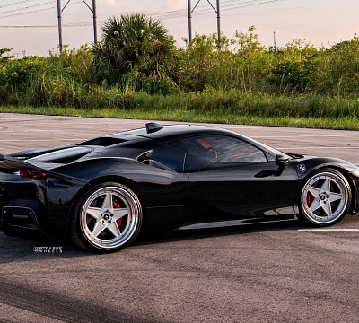 Фото дисков Strasse Wheels F5 Track на Ferrari SF90