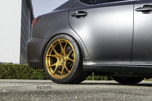 Фото дисков Strasse Wheels SM5R Deep Concave Monoblock Сатиновое золото на Lexus IS II