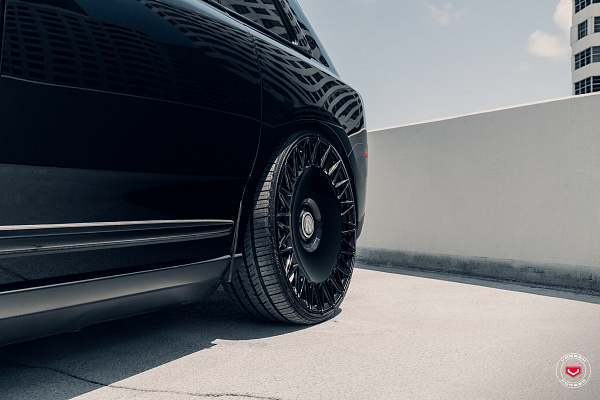 Фото дисков Vossen S17-18 Черный глянец на Rolls-Royce Cullinan