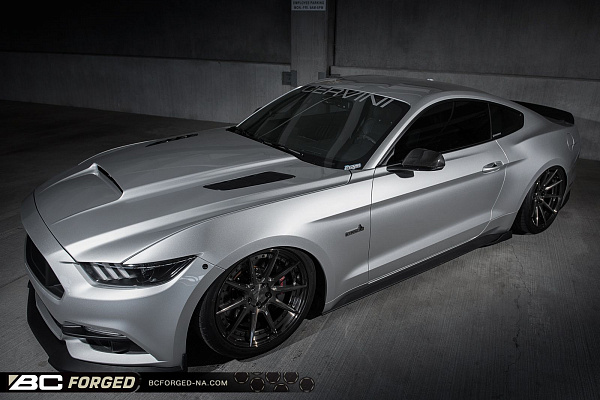 Фото дисков BC Forged HCS04 Глянцевый темный лак на Ford Mustang VI