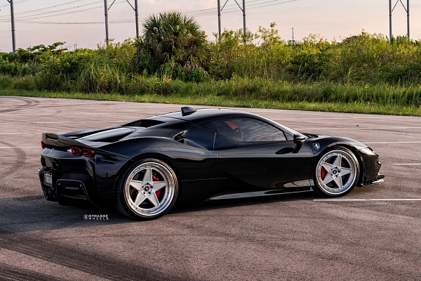 Фото дисков Strasse Wheels F5 Track Глянцевый лак на Ferrari SF90