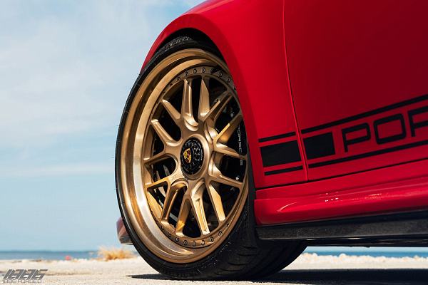 Фото дисков 1886 Wheels S007 Глянцевое золото на Porsche 911 VIII