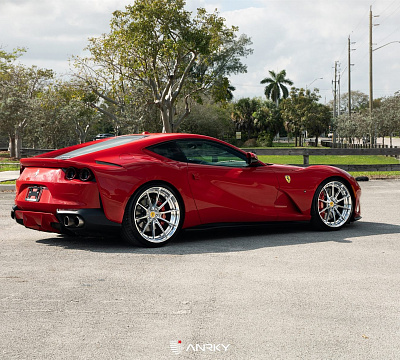 Фото дисков Anrky AN28 на Ferrari 812