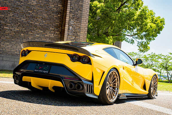 Фото дисков Anrky AN39 Глянцевая шампань на Ferrari 812