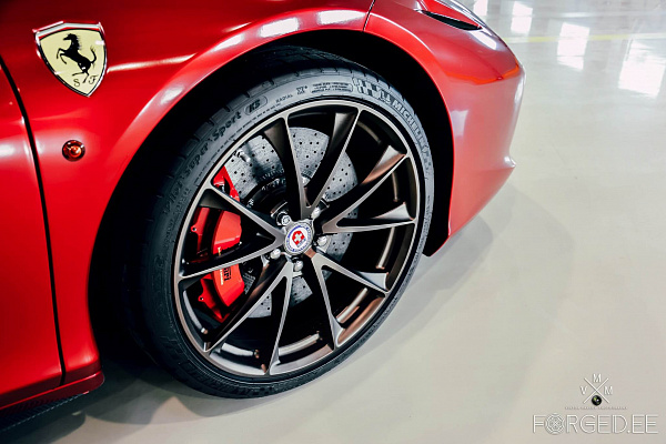 Фото дисков HRE P204 Сатиновая темная бронза на Ferrari 458