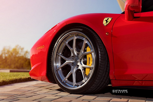 Фото дисков Strasse Wheels SM5R Deep Concave FS Глянцевый лак на Ferrari 458