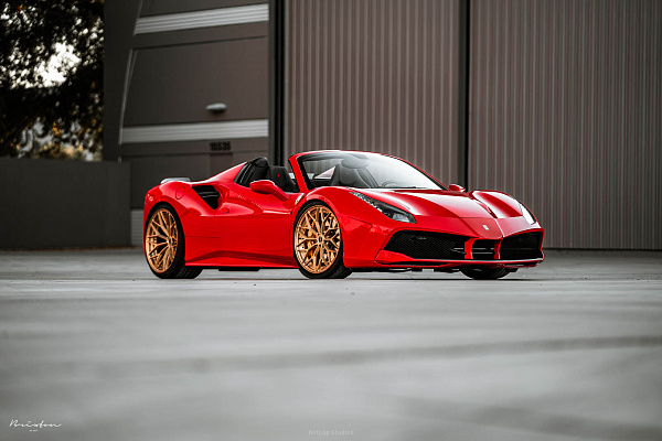 Фото дисков Brixton Forged CM6-R Глянцевая медь на Ferrari 488