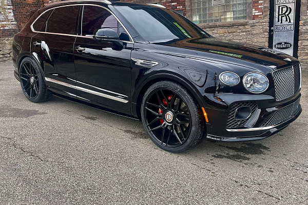 Фото дисков Giovanna Bogota Черный глянец на Bentley Bentayga