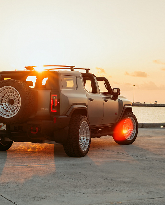 Фото дисков LCX-04 Глянцевый лак на GMC Hummer EV
