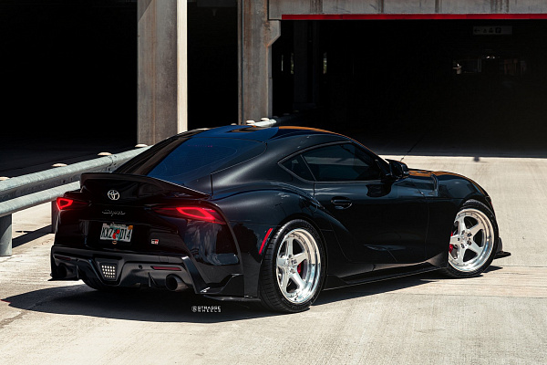 Фото дисков Strasse Wheels S5 Track Глянцевый лак на Toyota Supra A90