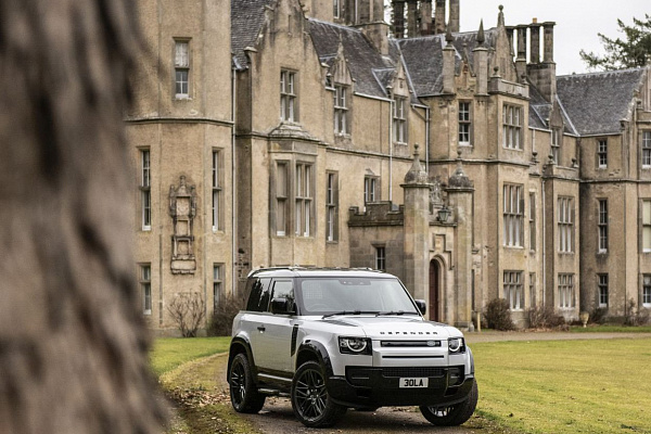 Фото дисков Bola FP1 Черный глянец на Land Rover Defender II