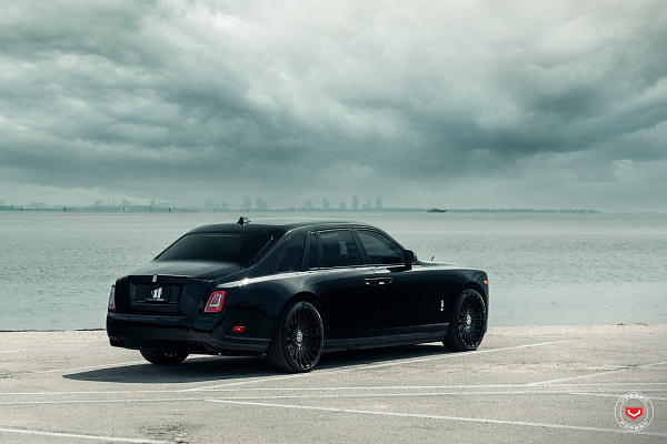 Фото дисков Vossen S17-14 Черный глянец на Rolls-Royce Phantom