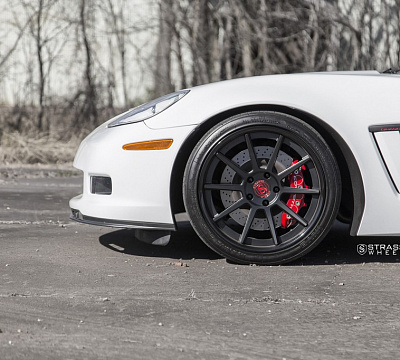 Фото дисков Strasse Wheels R10 Deep Concave на Chevrolet Corvette C6