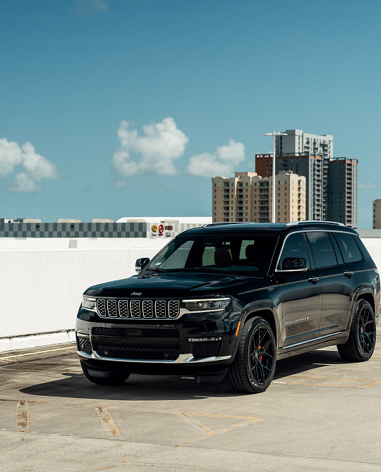 Фото дисков HF-5 Черный глянец на Jeep Grand Cherokee V