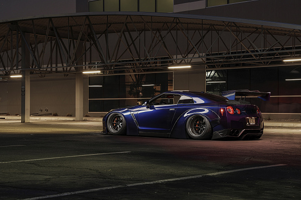 Фото дисков Rotiform SNA Черный глянец на Nissan GT-R