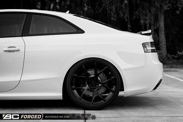 Фото дисков BC Forged RZ05 Черный глянец на Audi A/S/RS 5 (8T)