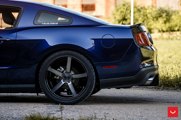 Фото дисков Vossen CV3 Глянцевый темный лак на Ford Mustang V