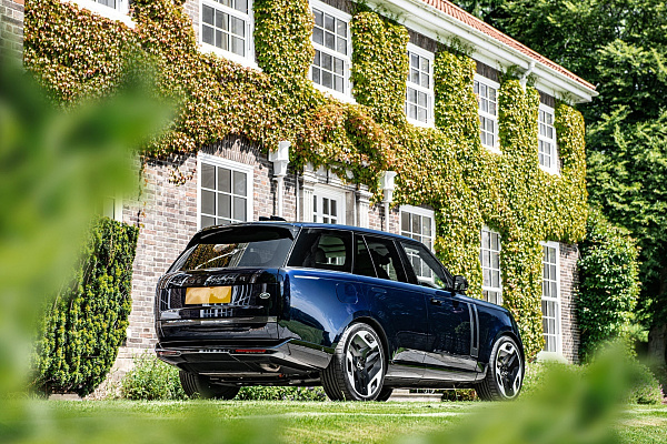 Фото дисков Kahn Type 33 RS Черный сатин на Range Rover V