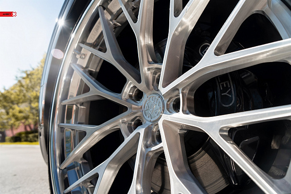 Фото дисков Anrky AN30 Глянцевый лак на Bentley Bentayga