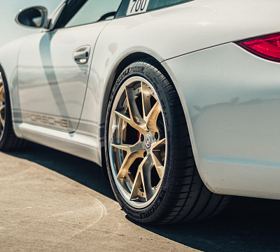Фото дисков HRE S101 на Porsche 911 VI