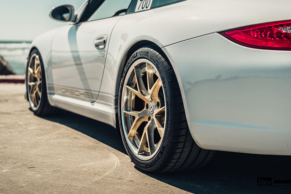 Фото дисков HRE S101 Глянцевое золото на Porsche 911 VI