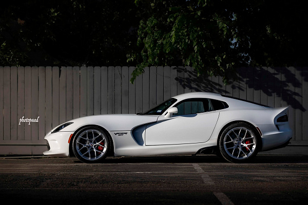 Фото дисков HRE R161 Lightweight Глянцевый лак на Dodge Viper