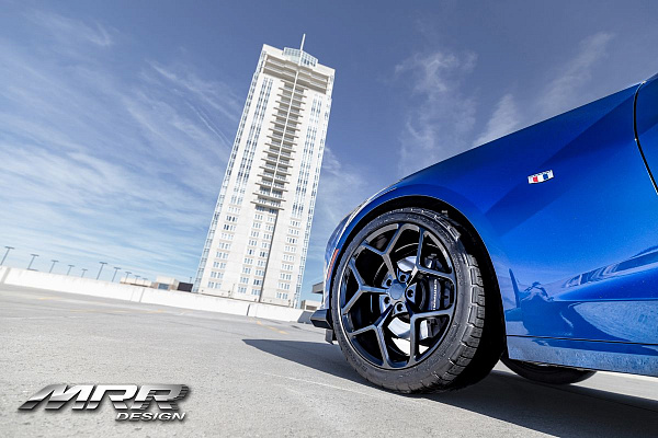 Фото дисков MRR M228 Черный глянец на Chevrolet Camaro VI