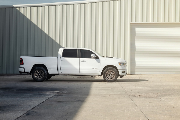 Фото дисков 4PLAY 4PS63 Сатиновая бронза на Ram 1500 V